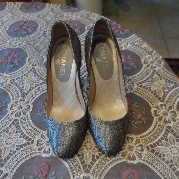 Chanel Gold/Black Lace Leather Pumps w/Crystal CC Detail Size 39B - Picture 1 of 16